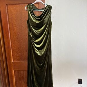 Sleeveless Green Velvet Scoop Neck Bridesmaid Dress